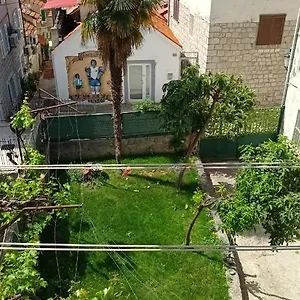 Old Stone House In Historical Area Vikendica Split